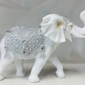 WHITE ELEPHANT DÉCOR